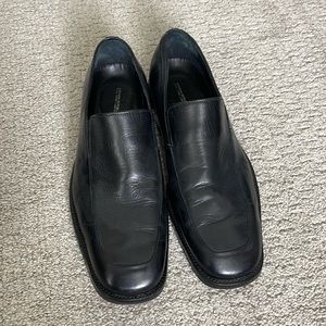 SOLD | Banana Republic Dual Zone Comfort Men’s Leather Loafer in Black - size 8
